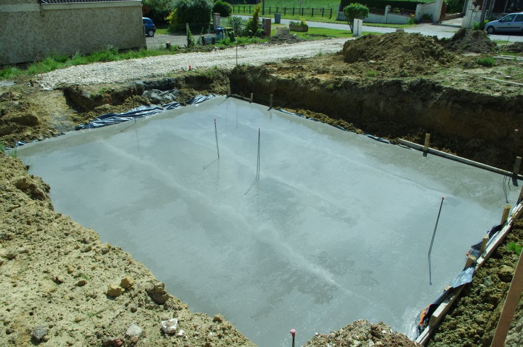 Voici les fondations et la dalle pour notre sous sol total.