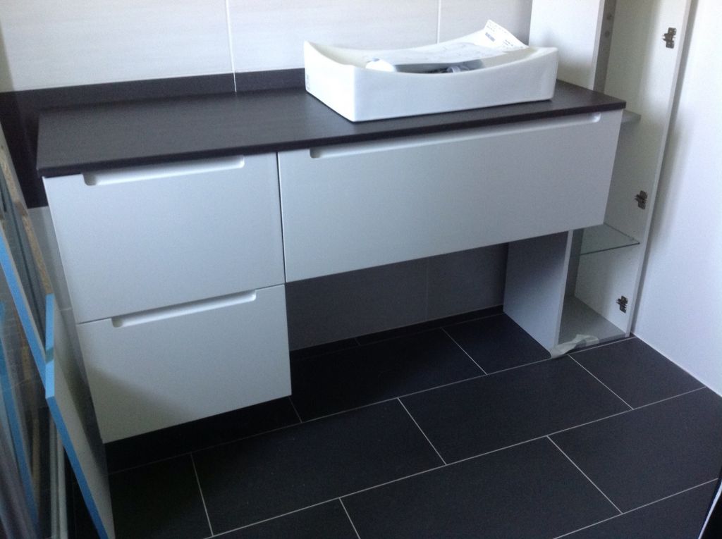 Meubles en cours de pose