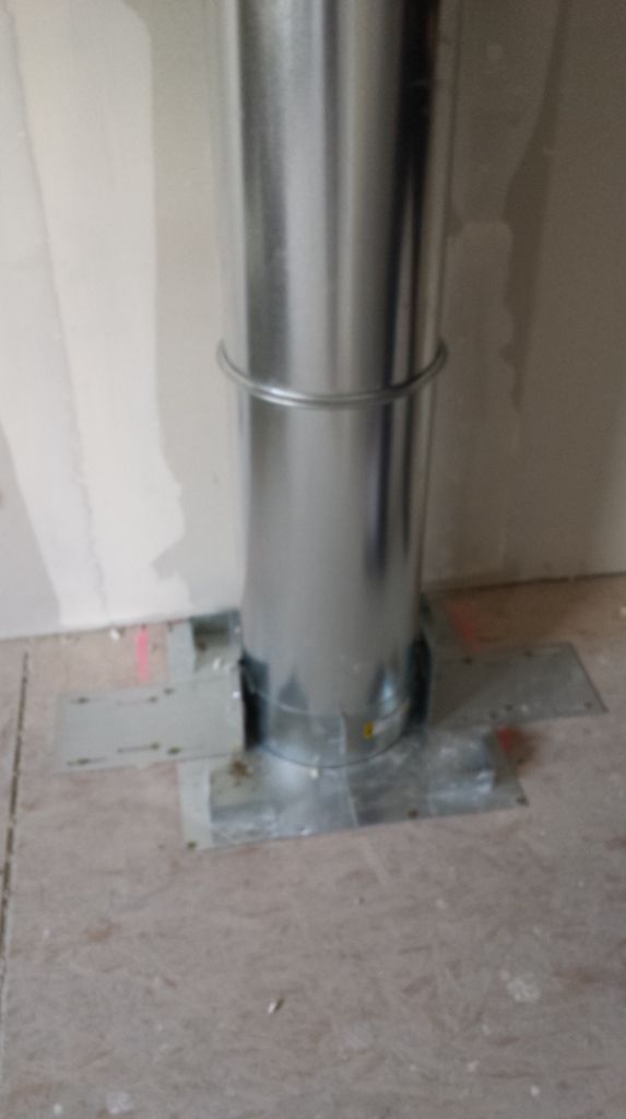 conduit de chemine qui passe dans notre chambre