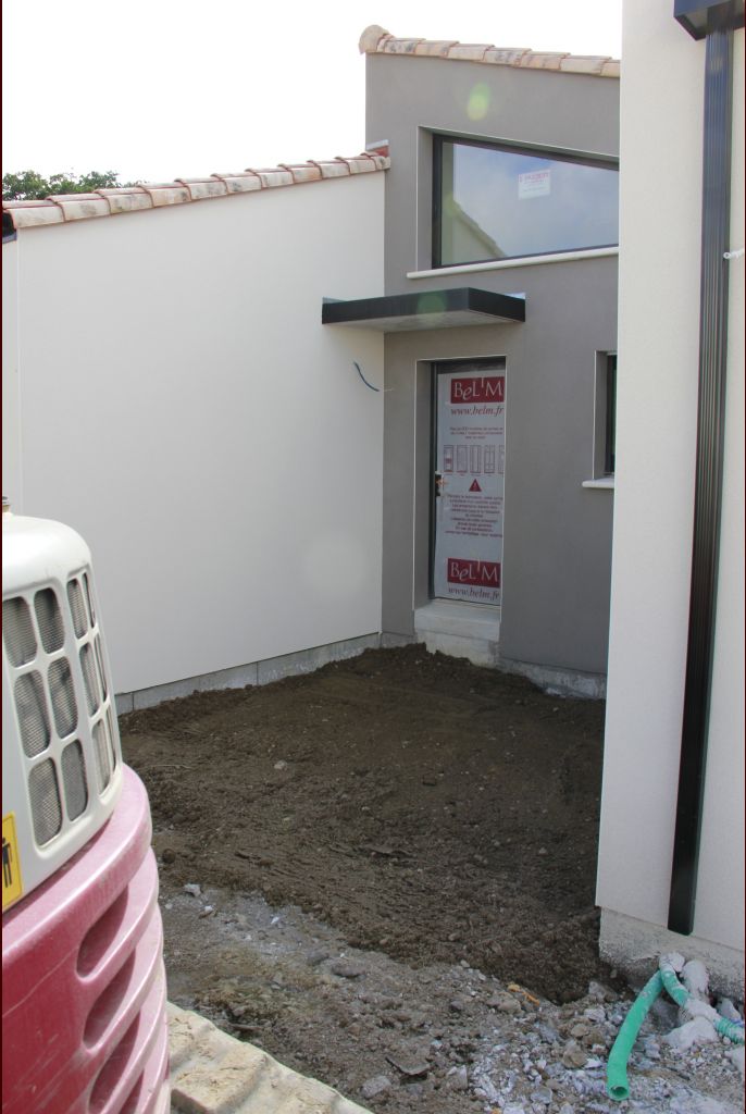 terrassier en place, et terrasse en cours