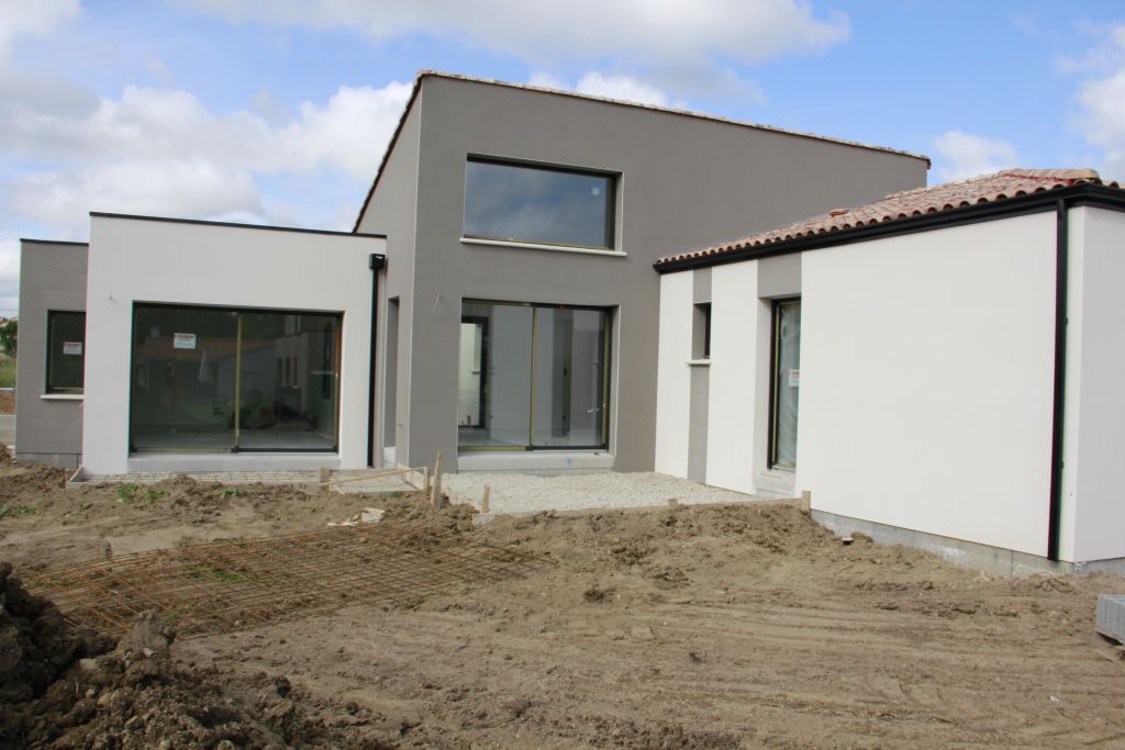 terrassier en place, et terrasse en cours