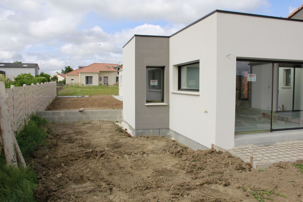 terrassier en place, et terrasse en cours