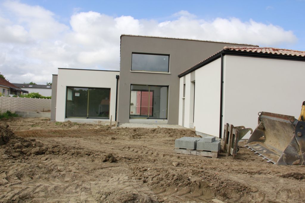 terrassier en place, et terrasse en cours