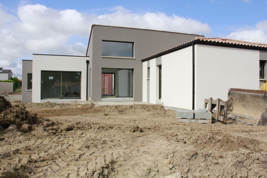 terrassier en place, et terrasse en cours