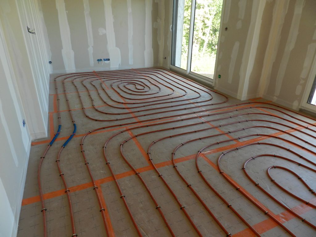 Passage des gaines pour plancher chauffant