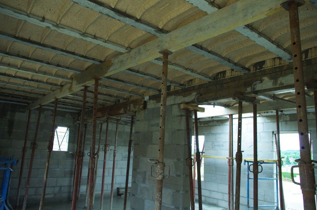 RDC couvert, plafond coulé
