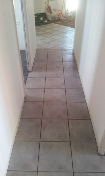 Couloir, avec coupure dans l'entrée