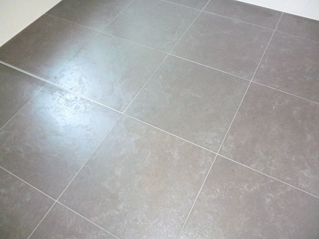 Carrelage de la SDB termin�. Carrelage du sol 60 x 60