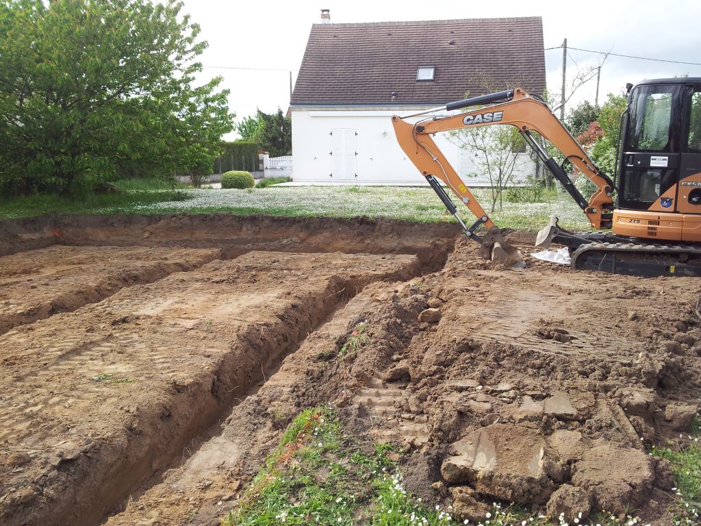 Second jour de terrassement
<br />
Les tranchées sont terminées