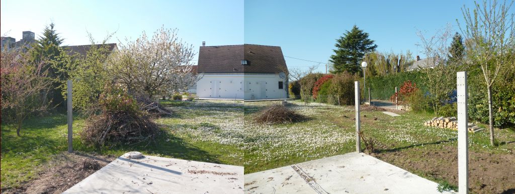 Déblayage du terrain pour accueillir le gros oeuvre
<br />
Haie de droite complètement coupée