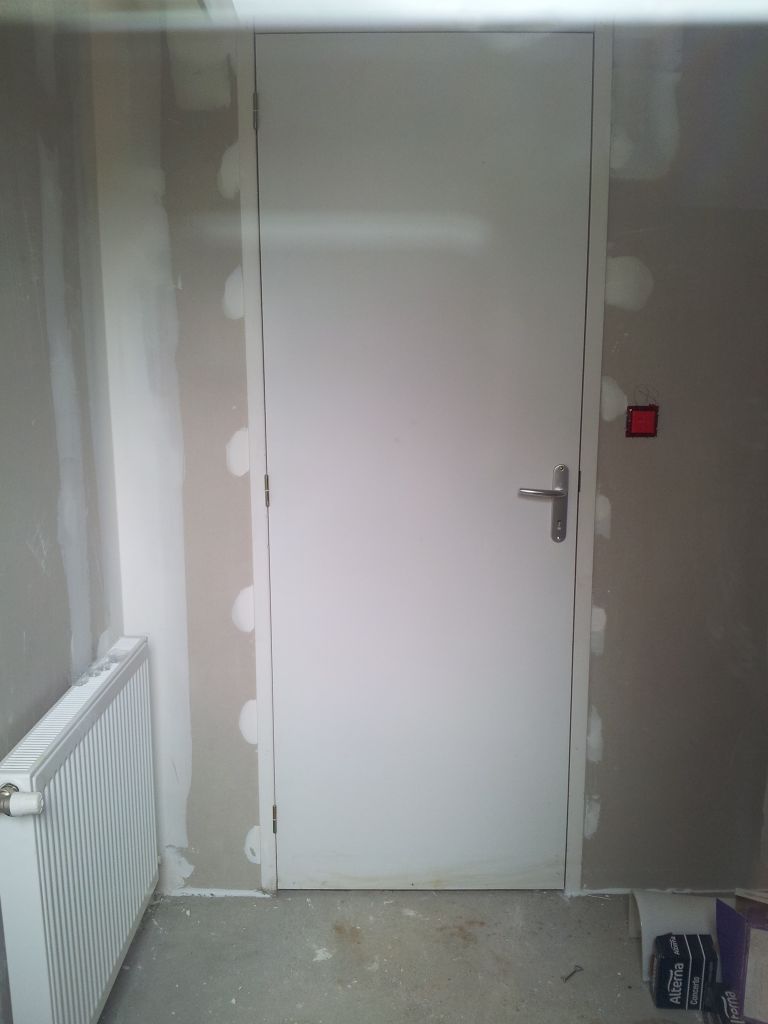 La porte du bureau est en place