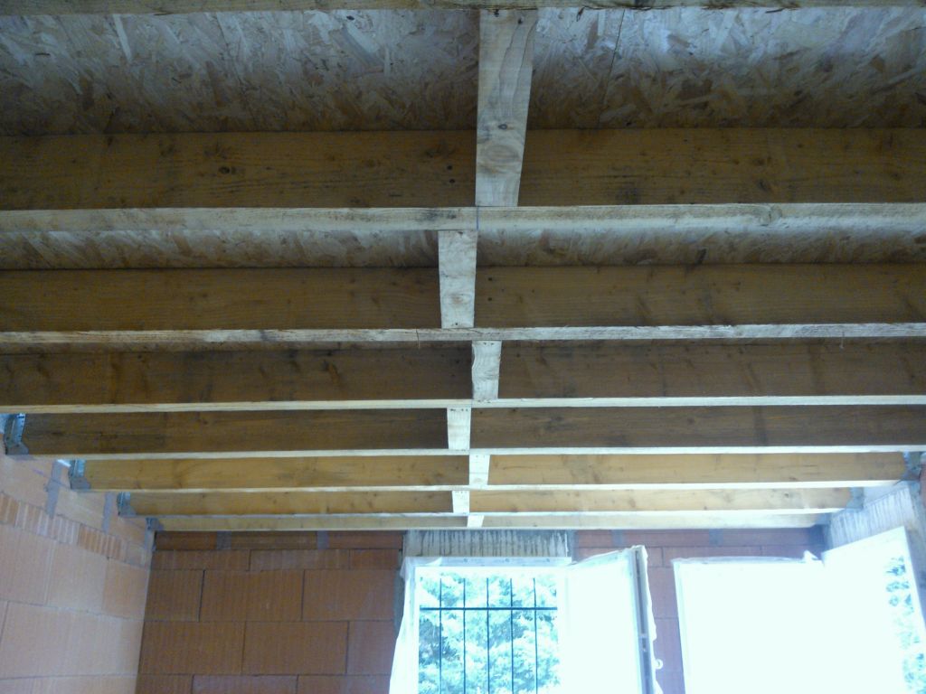 Le toit plat en OSB vu du garage.