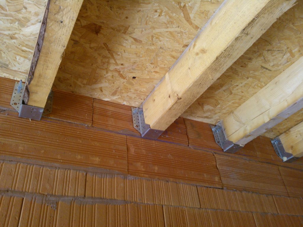 Le toit plat en OSB vu du garage.