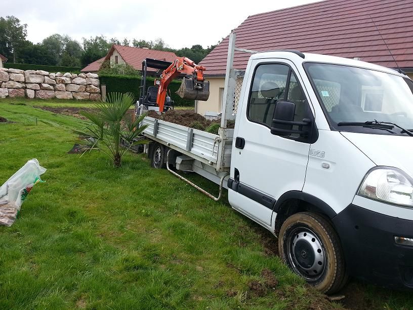 Camion bloqu au milieu du terrain