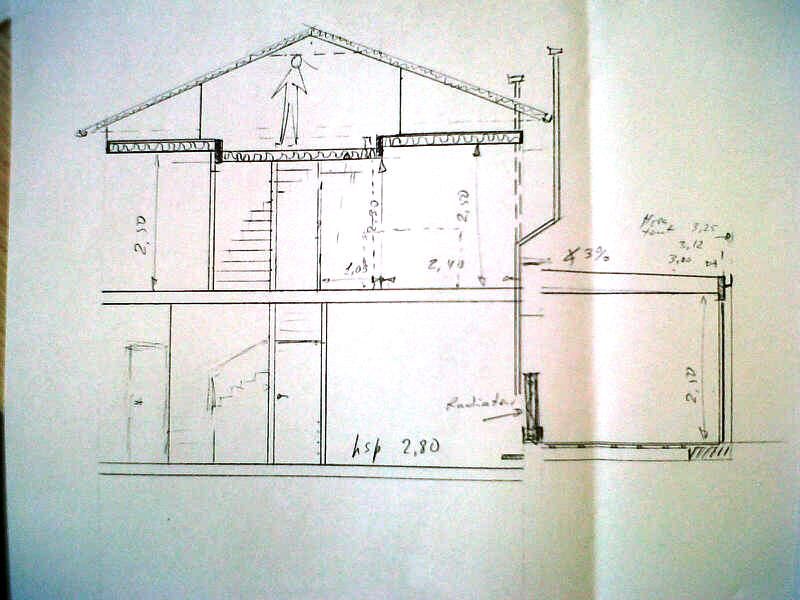 Vue en coupe de la maison avec l'extension terrasse et le plancher  deux niveaux entre le 1er tage et les combles.