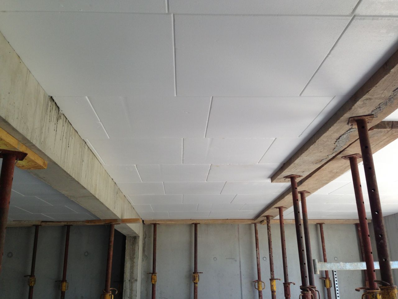 plafond du sous sol avec isolation.