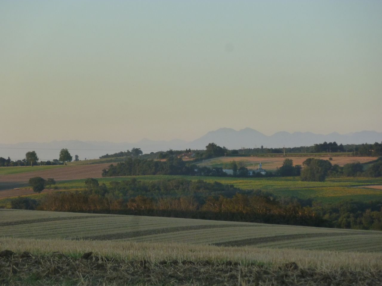 vue sur les Pyrnes depuis notre terrain