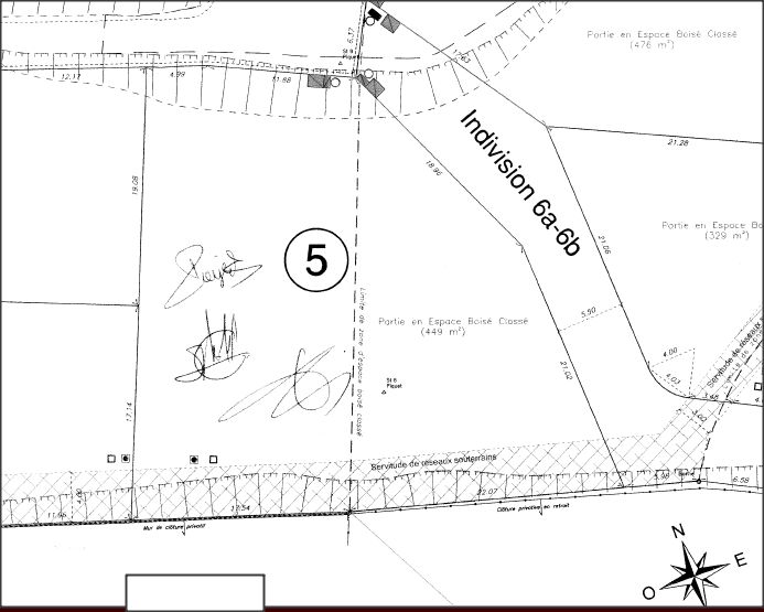 terrain pour voir l'orientation par rapport au Sud: 22W (soit une orientation  202)