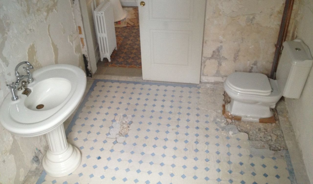 Pose à blanc des WC et du lavabo
