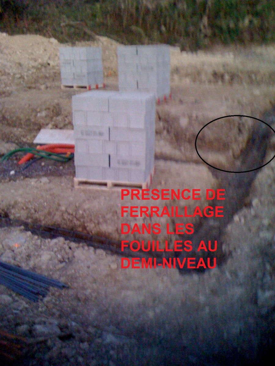 Presence de ferraillage dans les fouilles du demi-niveau.