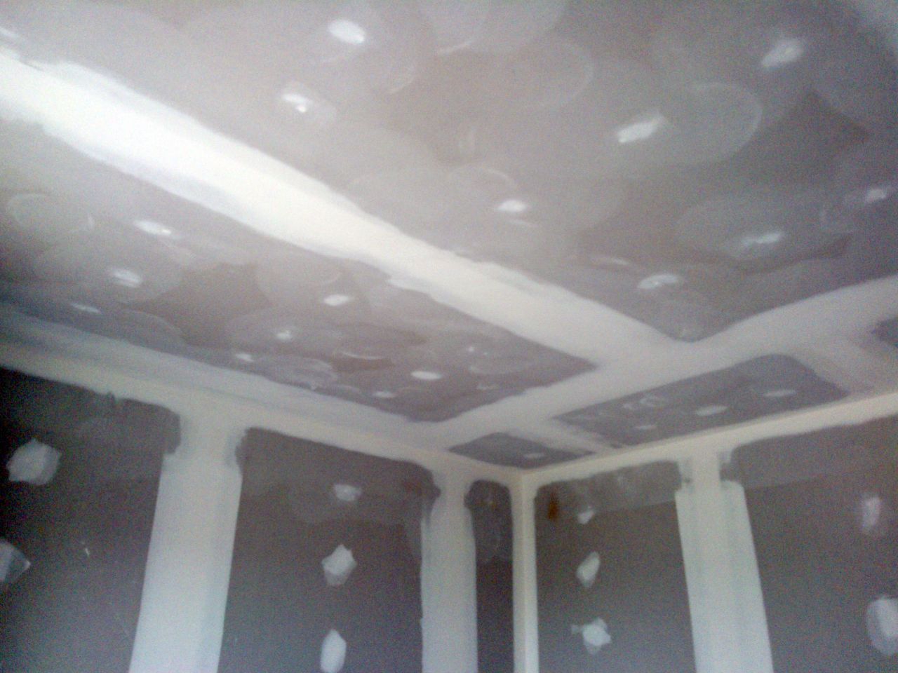 Le plafond poncé avec la Giraffe
