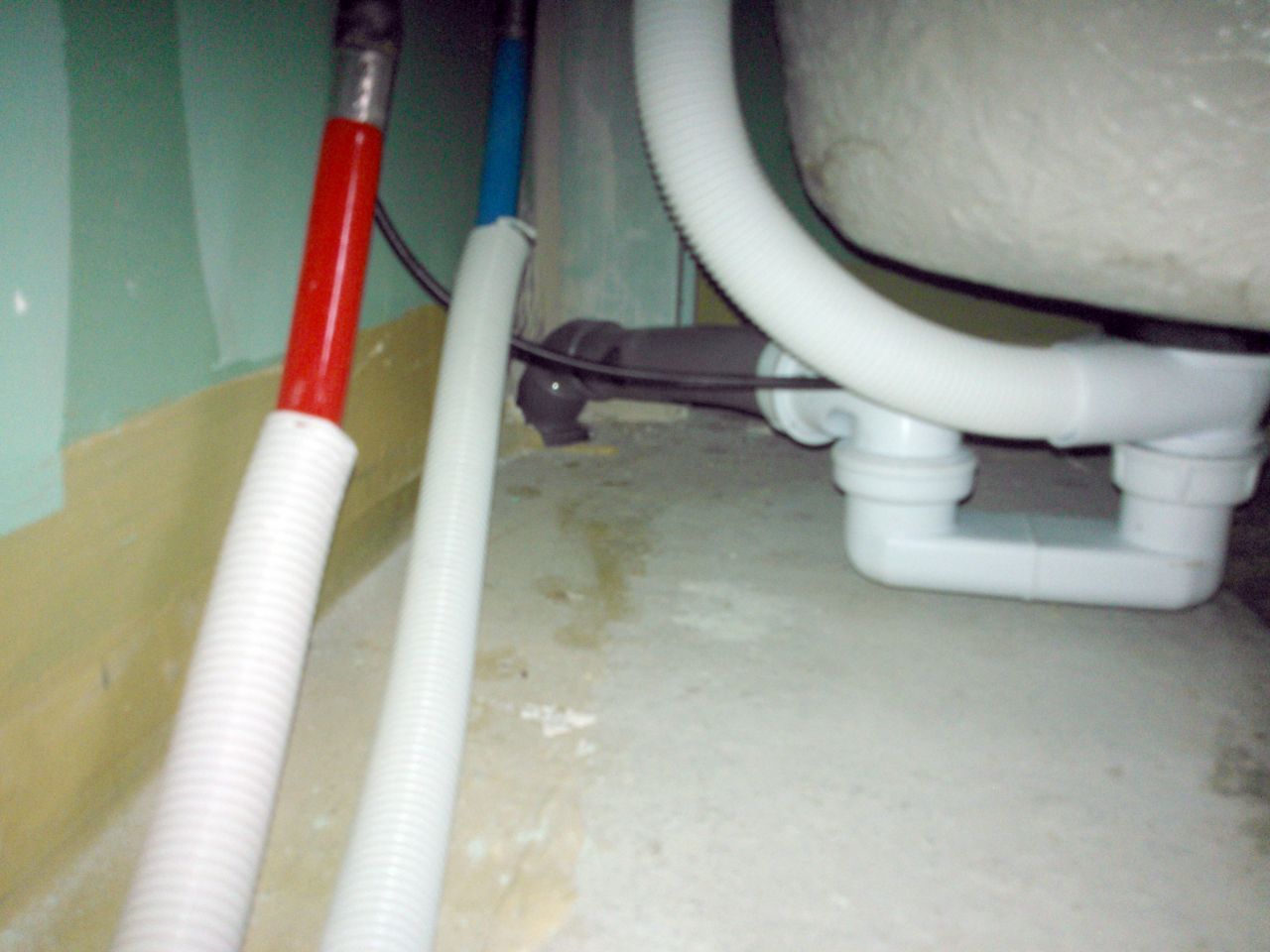 Sous la baignoire