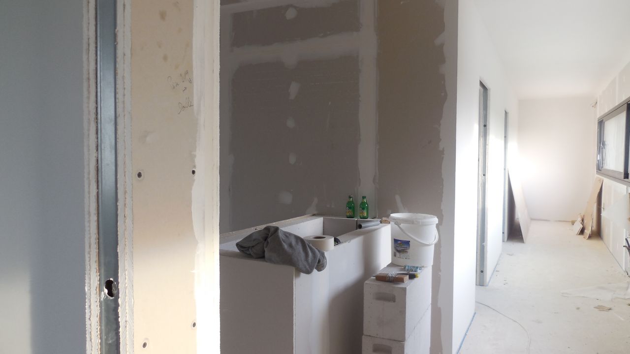 début du plâtre dans la coursive
