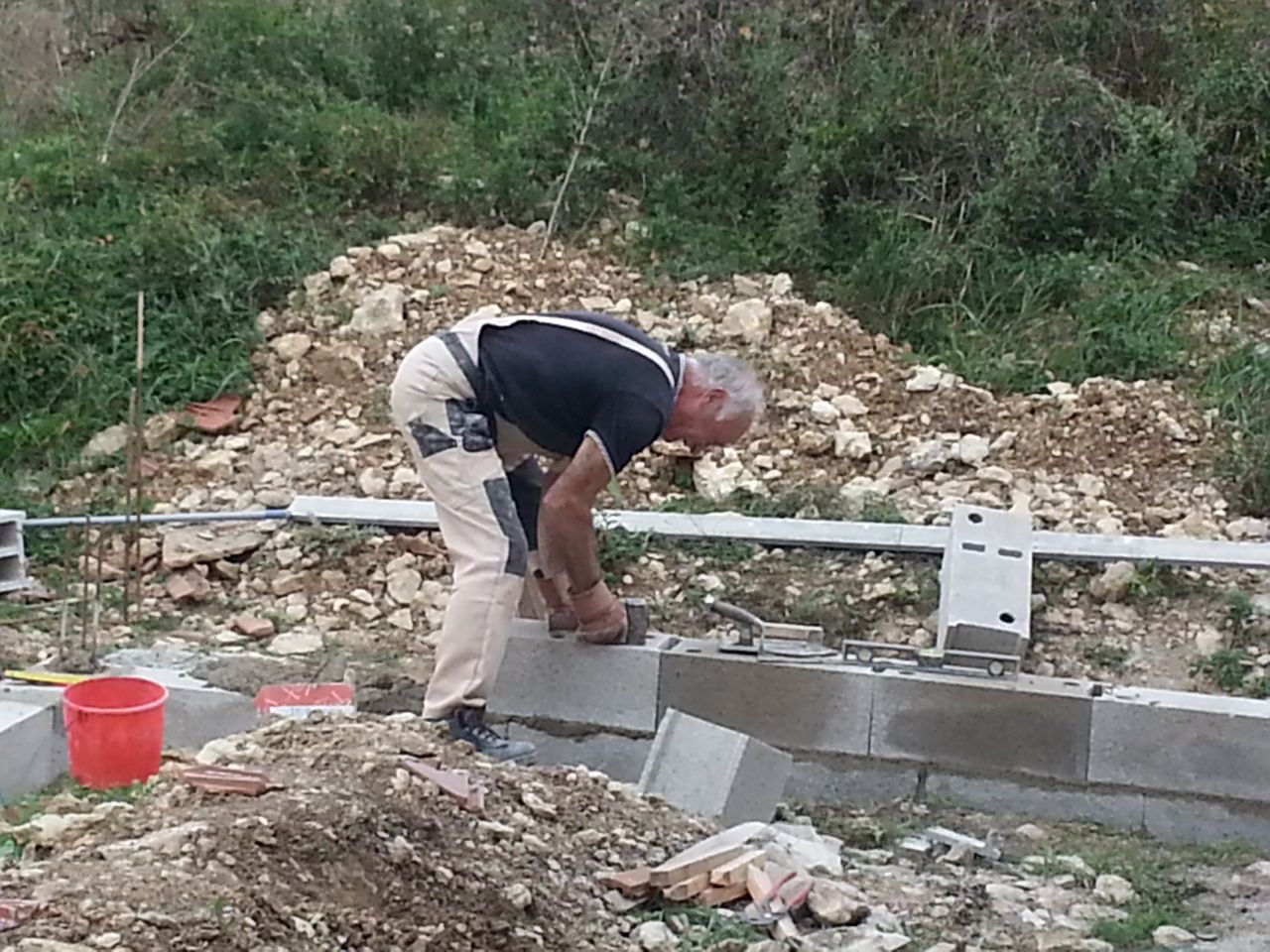 le beau père toujours en action qui attaque le 2ème niveau
