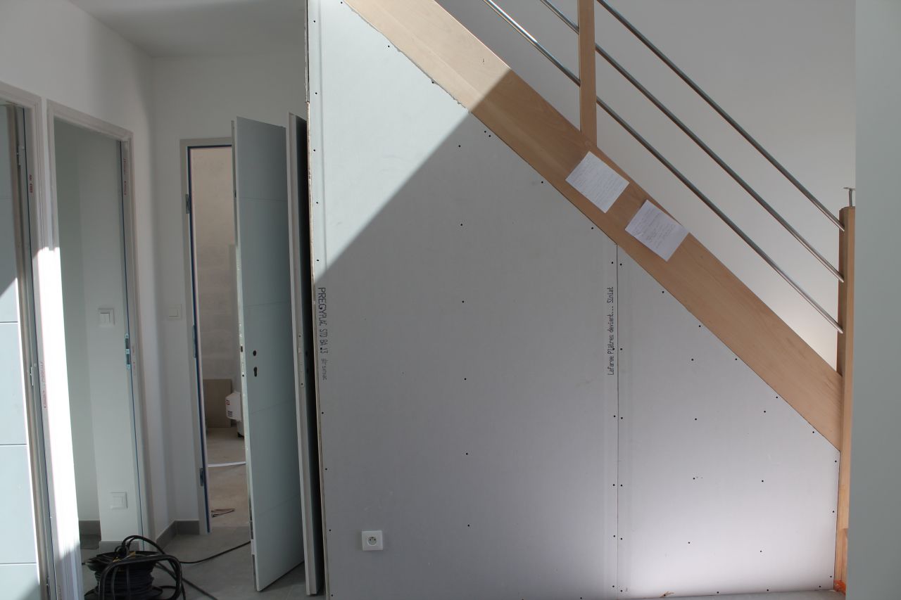 Escaliers et toilettes du bas ! Enfin    !