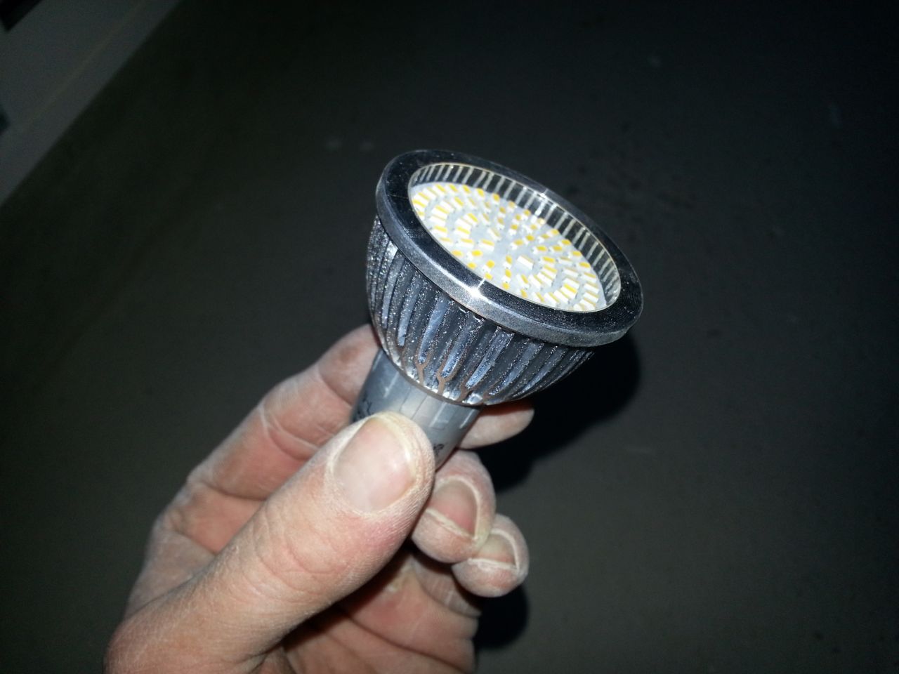 les ampoules led pour la partie habitation sont arrivés