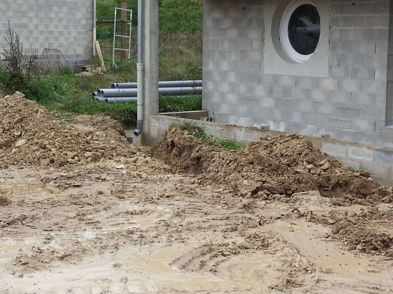 raccordement des tuyaux d'évacuation d'eau pluviale