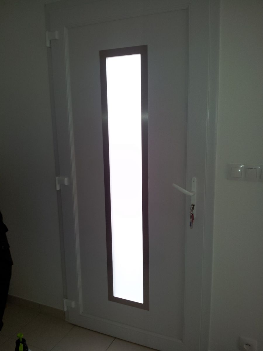 Film opacifiant dépoli sur la porte d'entrée