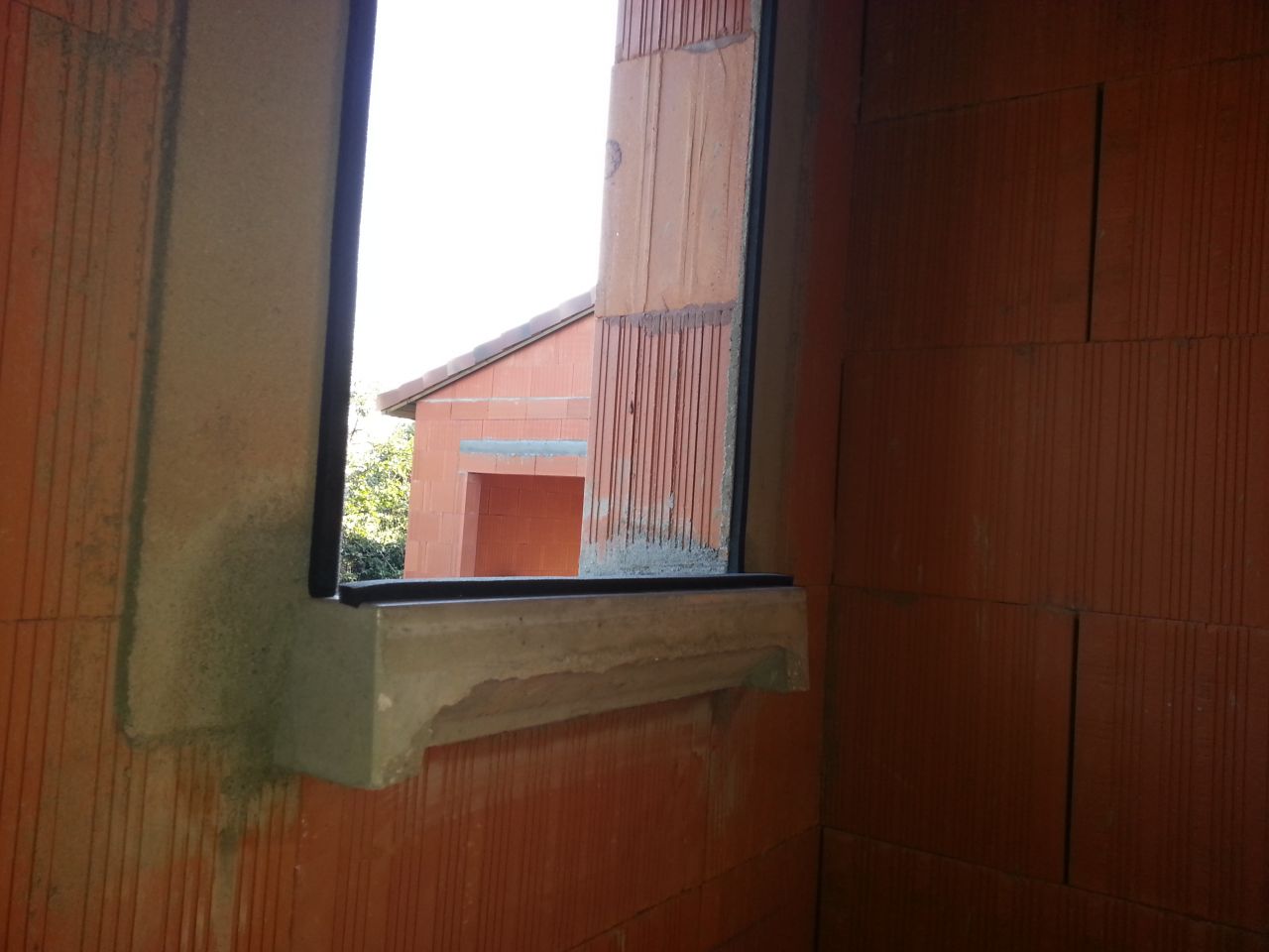 compriband et préparation au mortier de l'encadrement des fenetres