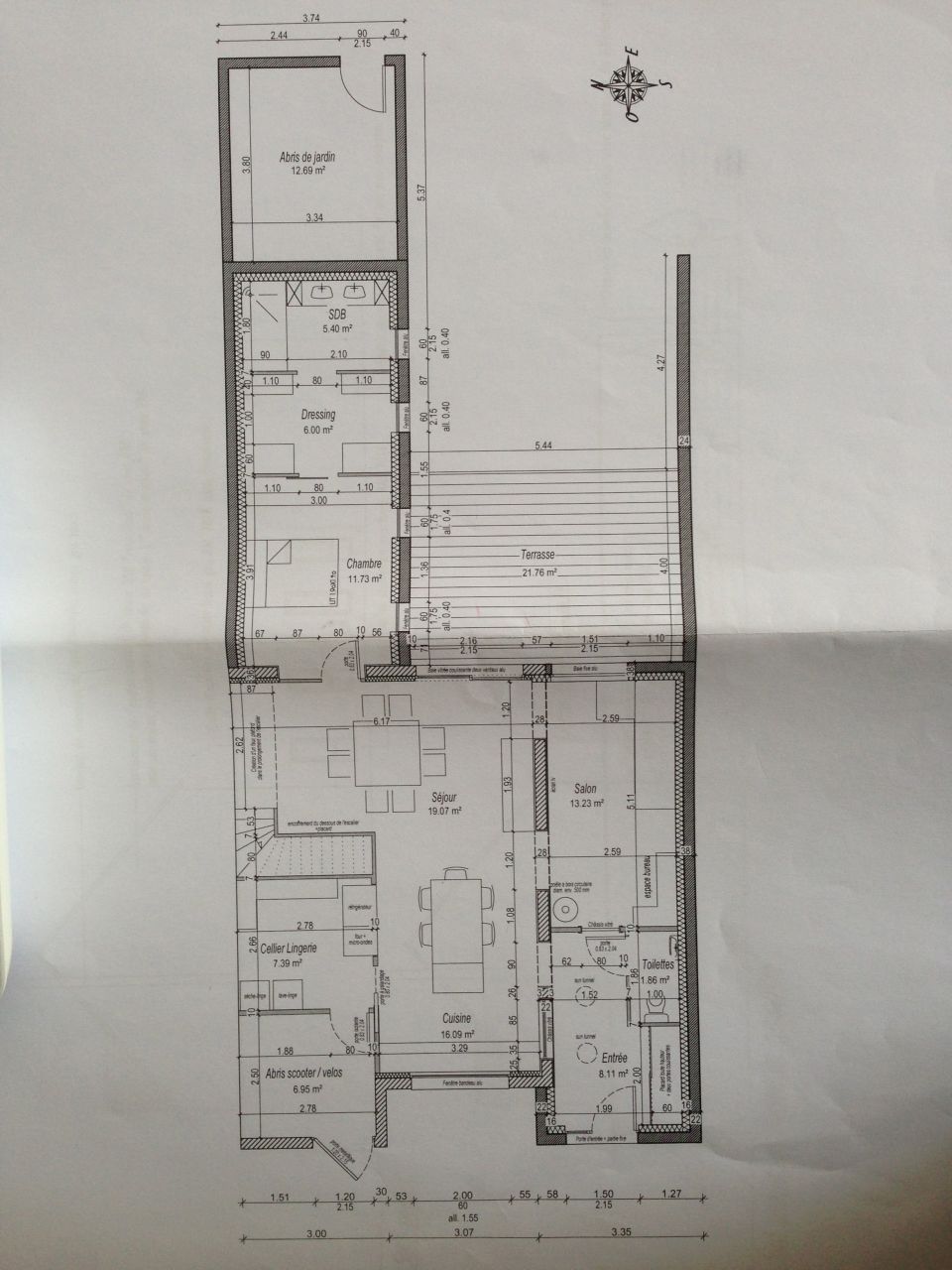 plan de notre architecte, nous dcalons l'entre pour agrandir la cuisine ( suppression des WC) nous ajoutons donc 2 grands rectangles