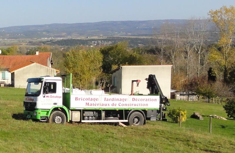 camion   terre argileuse mouillée = ?