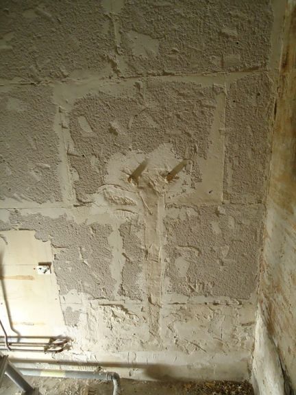 Mise en place des arrives d'eau dans le mur. Arrive d'eau pour la douche