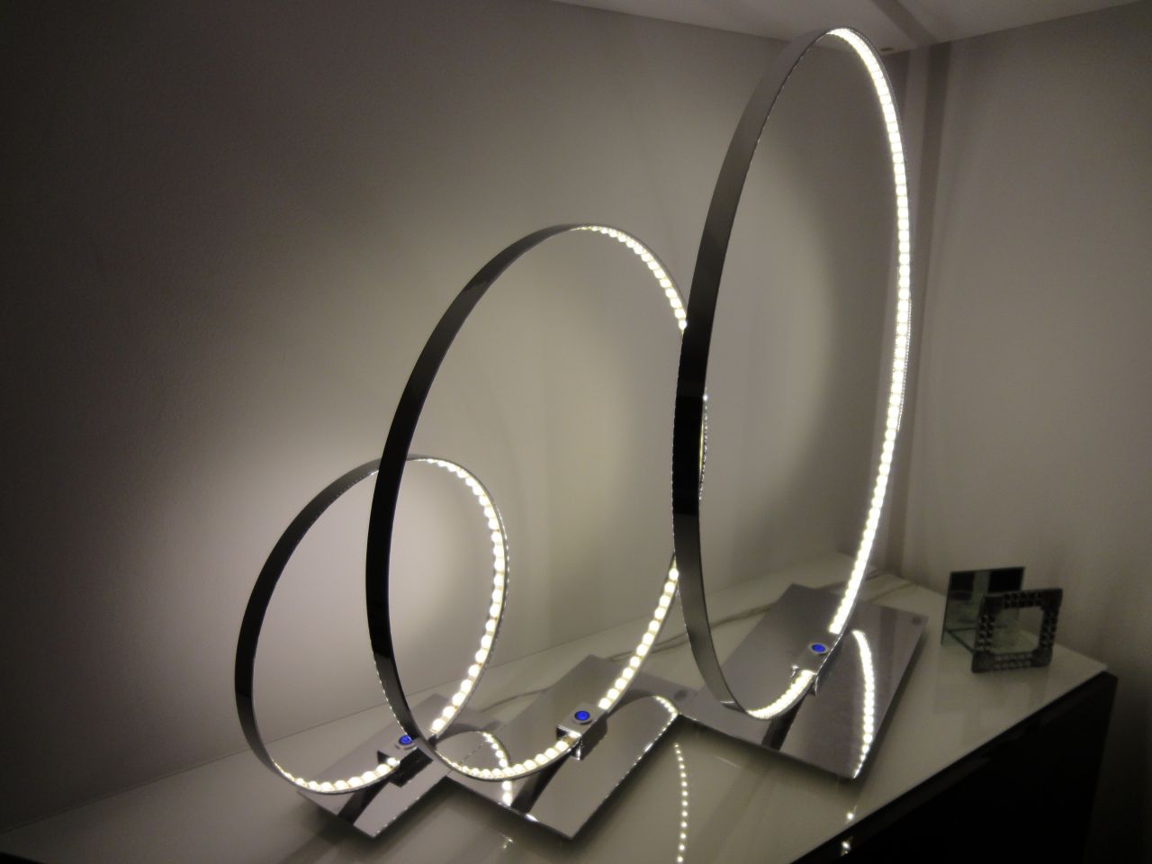 Luminaires cercle LED achetes en Allemagne (Fribourg Mbel Braun et XXL)