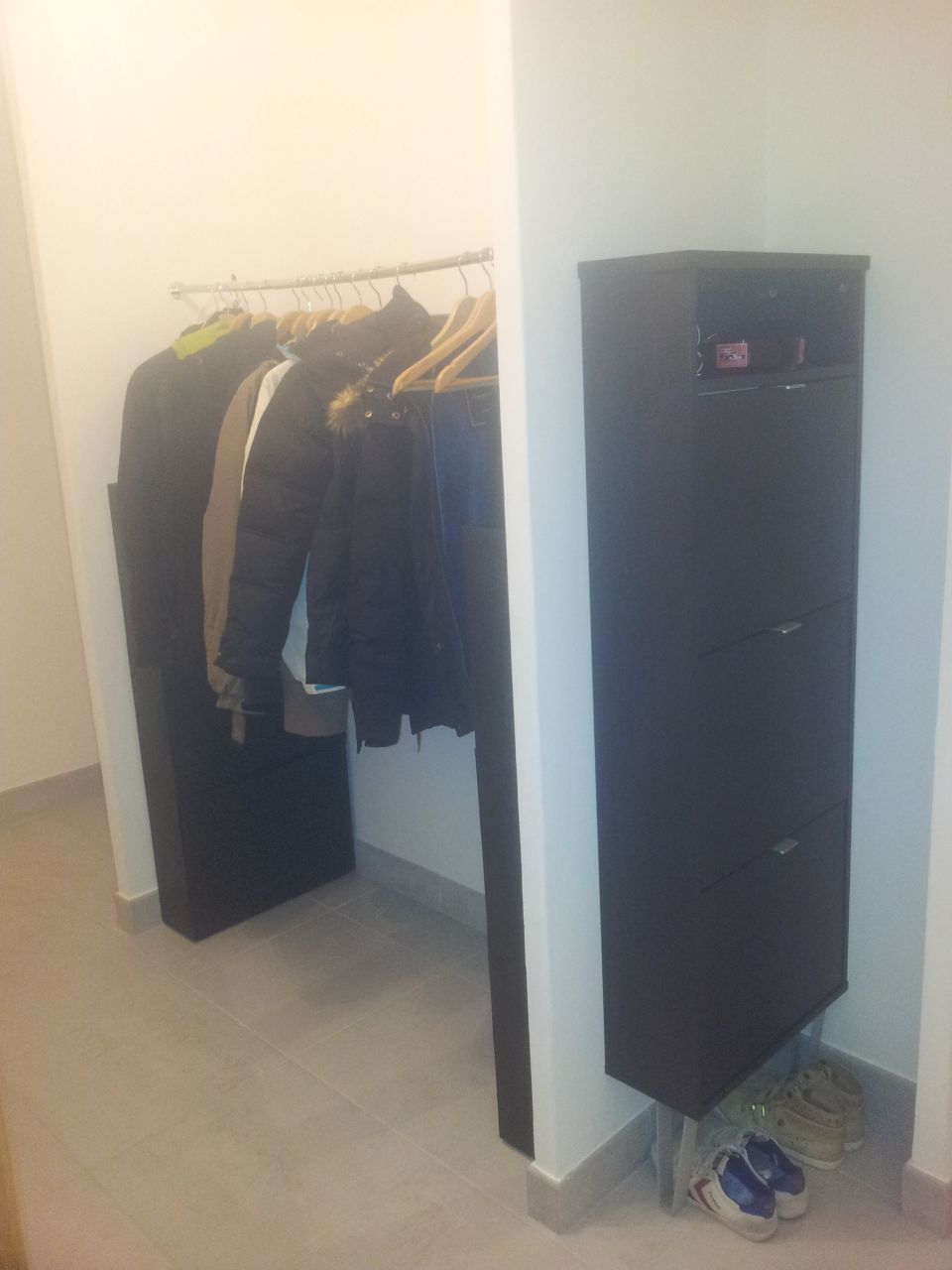 Placard et meuble à chaussure dans l'entrée