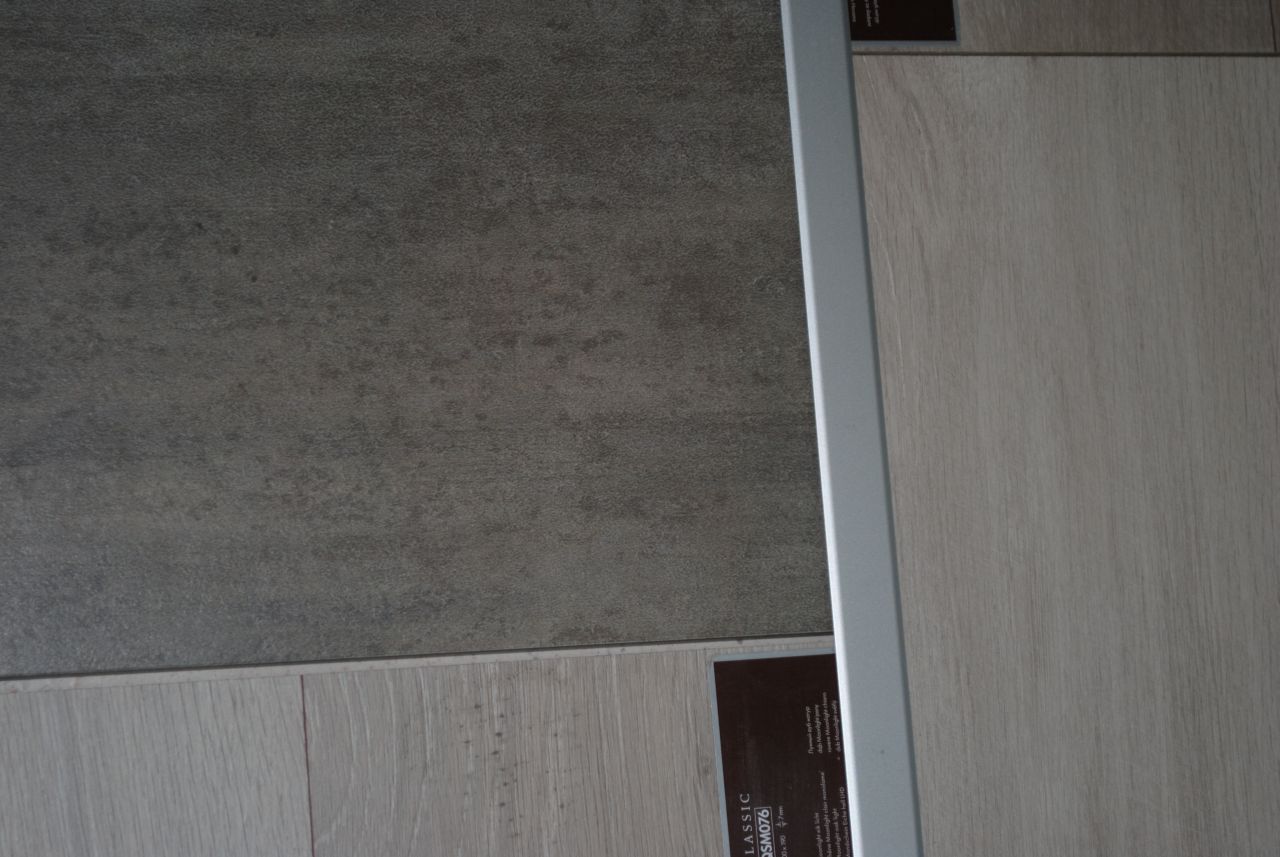 Séparation carrelage/stratifié