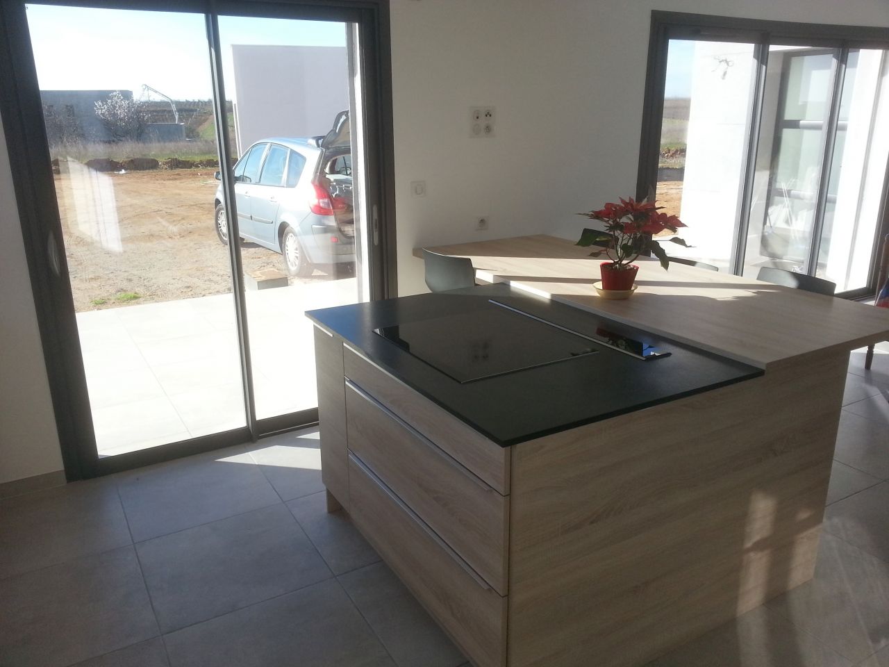 Granit Zimbabwe avec table cuisson et Hotte encastrée