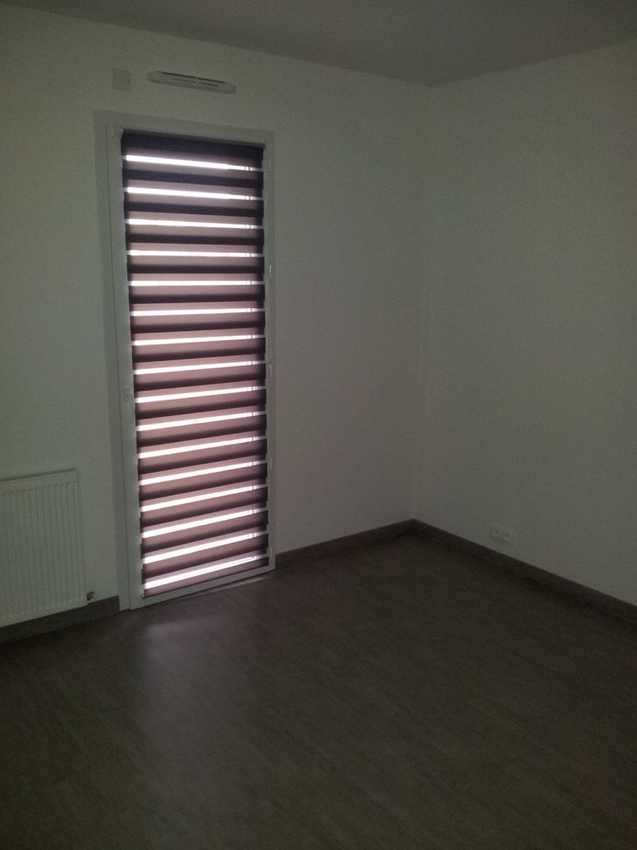 Store jour/nuit de la chambre, et parquet flottant