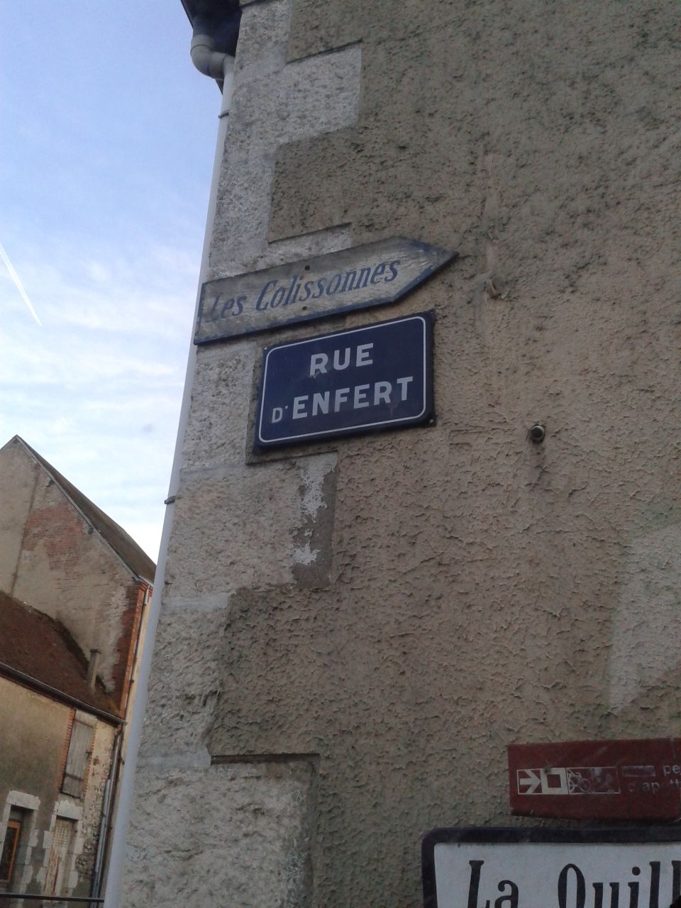 Nom de la rue  un bout, jusque l tout va bien.