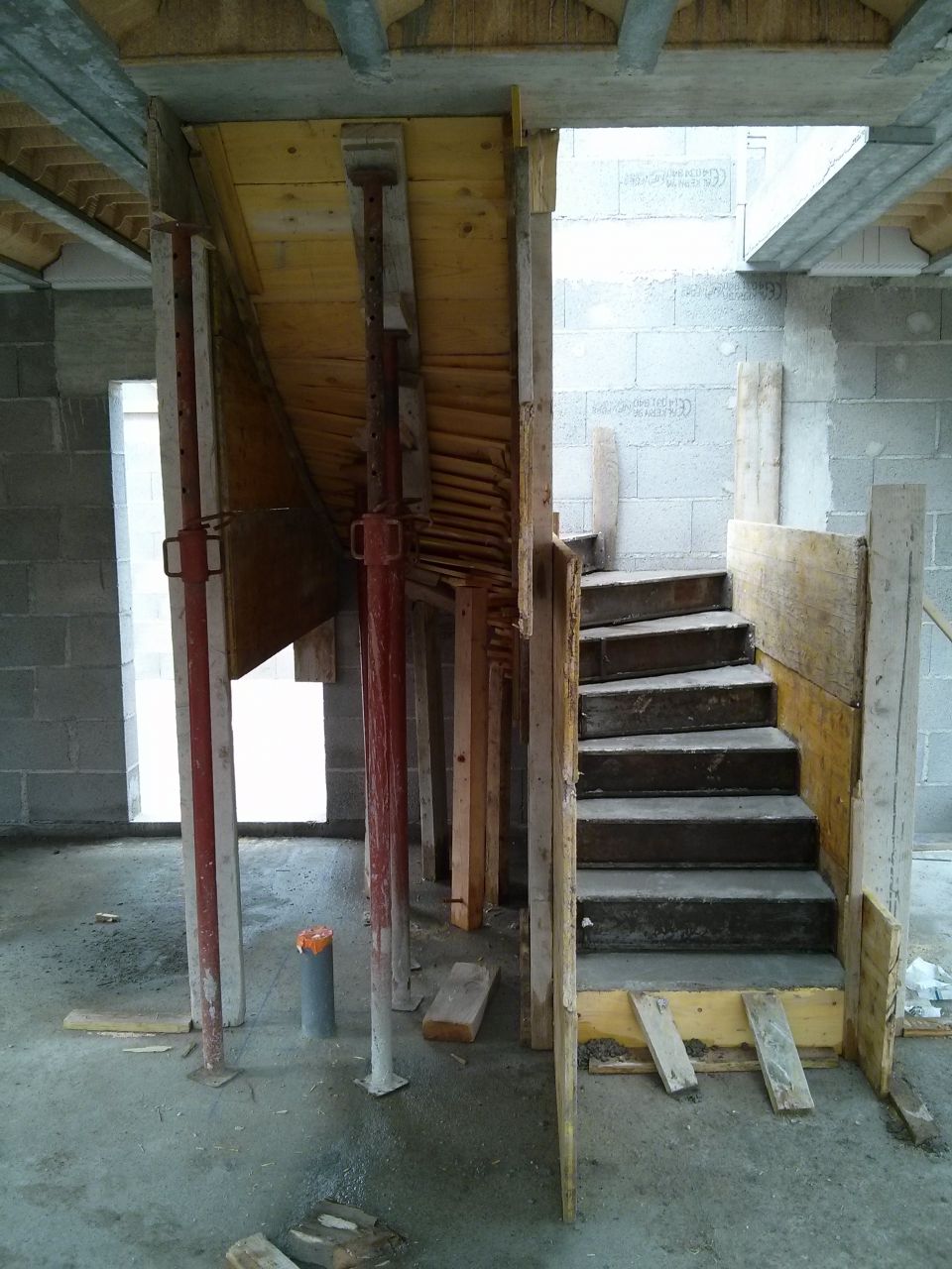 le coffrage de l'escalier