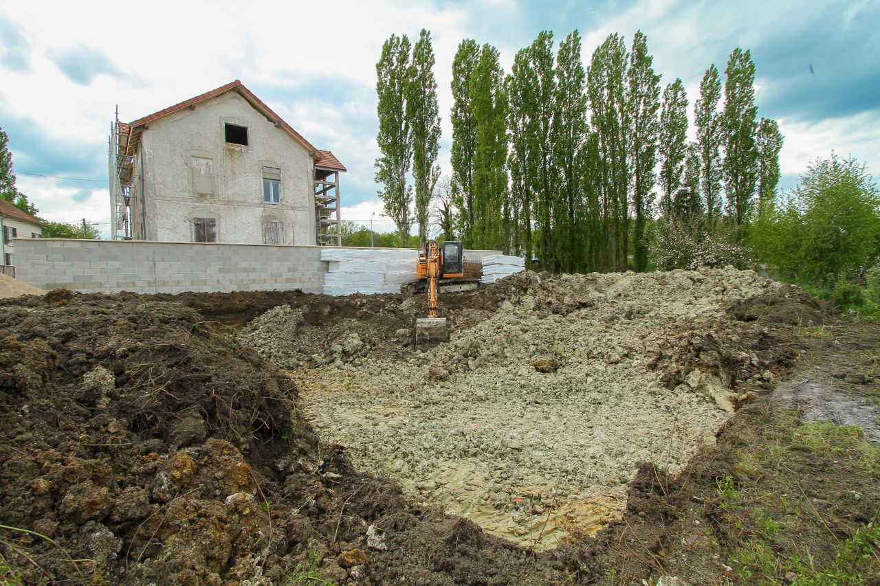 1er jour du terrassement et apparition du sol argileux.