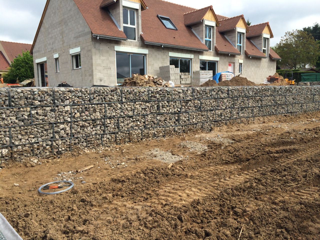 Mur en gabion, on continue, 36 mtres linaires sur cette faade