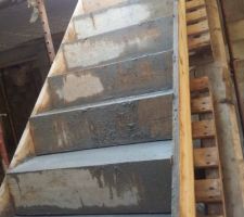 Sous-sol: Préparation pour la dalle du RDC et l'escalier béton du sous-sol.