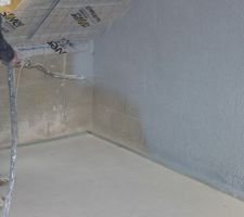 Photo de la projection de l'enduit d'étanchéité à l'air n°8