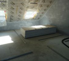 Photo de la livraison des plaques de BA13 et de l'isolant n°8