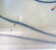 Colliers des cables coupés