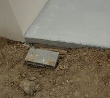 Il manque une dalle pour boucher